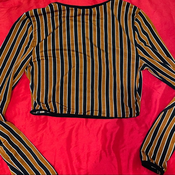 Woman’s crop top black and gold size small - Picture 2 of 7